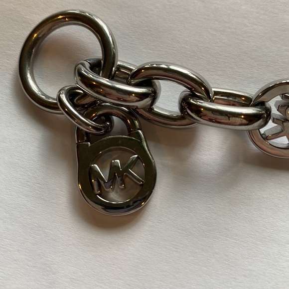 Michael Kors silver logo lock toggle bracelet | chain link bracelet - Picture 4 of 6